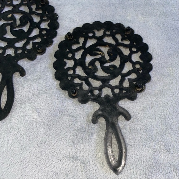 Vintage Plastic Trivets - Picture 5 of 6